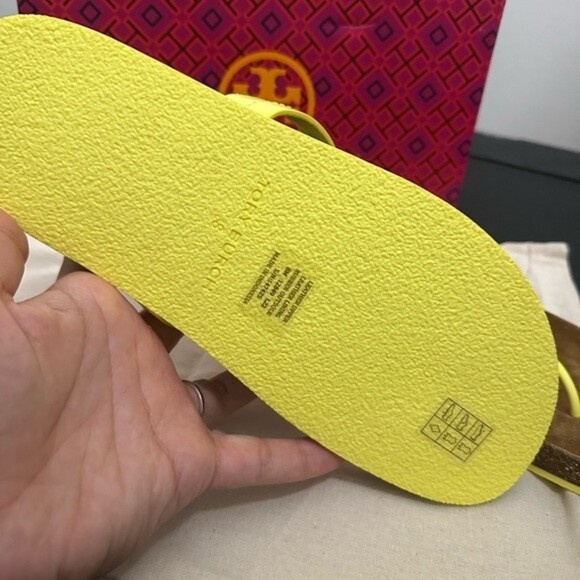 New Tory Burch Miller Cloud Calfskin Medallion Thong Sandals - Picture 9 of 10